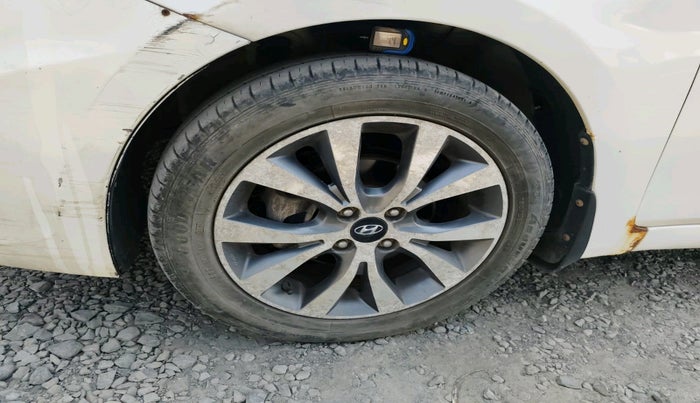 2014 Hyundai Verna FLUIDIC 1.6 CRDI SX, Diesel, Manual, 1,28,622 km, tyre