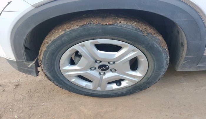 2021 KIA SONET HTK 1.2, Petrol, Manual, 18,657 km, tyre