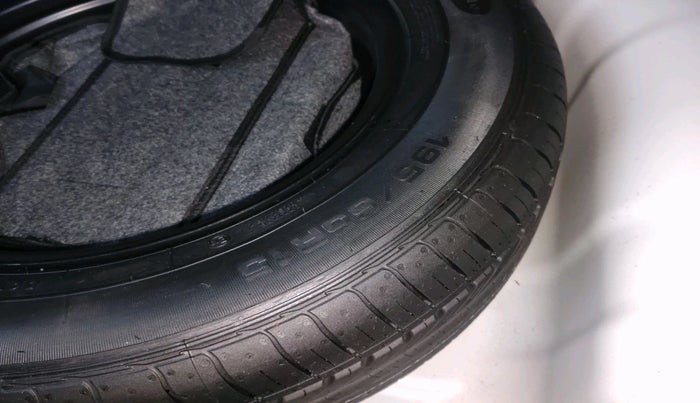 2021 KIA SONET HTK 1.2, Petrol, Manual, 18,657 km, tyre