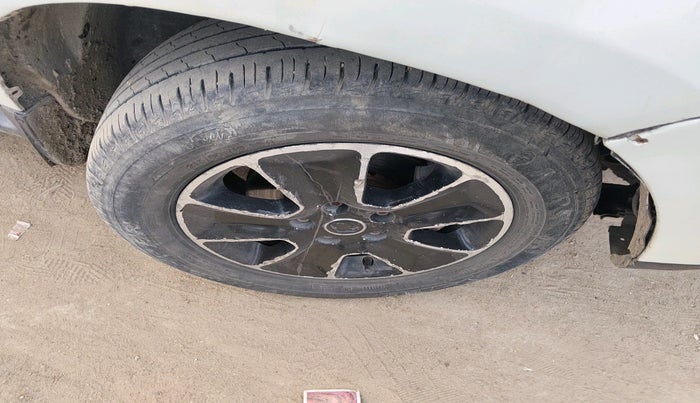 2016 Renault Duster 85 PS RXZ DIESEL, Diesel, Manual, 1,76,367 km, tyre