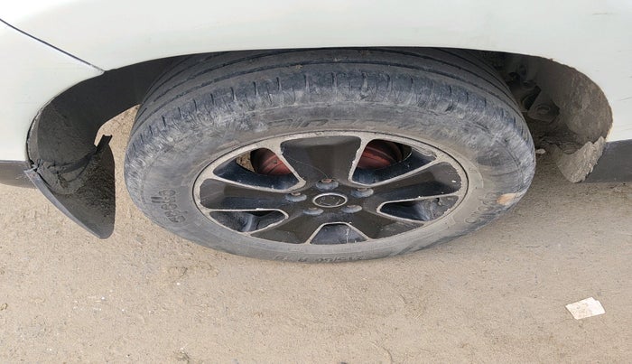 2016 Renault Duster 85 PS RXZ DIESEL, Diesel, Manual, 1,76,367 km, tyre