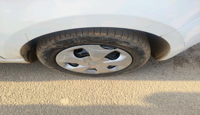 2022 Tata Tiago XT PETROL, Petrol, Manual, 42,828 km, tyre