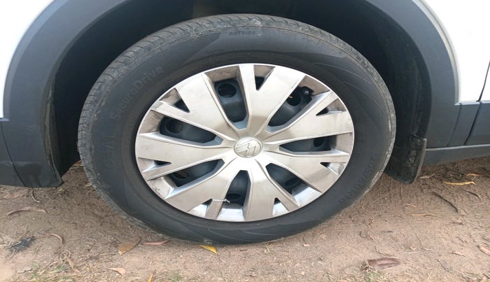 2022 Volkswagen TAIGUN COMFORTLINE 1.0 TSI MT, Petrol, Manual, 28,294 km, tyre