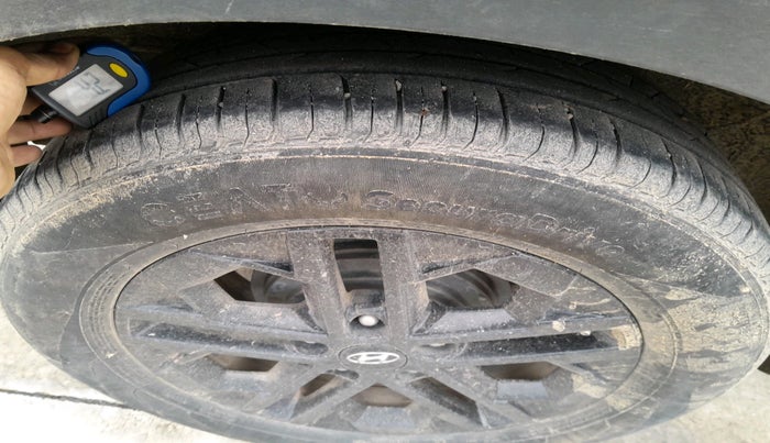 2023 Hyundai VENUE  SX(O) 1.0 Turbo MT Knight Edition, Petrol, Manual, 35,131 km, tyre