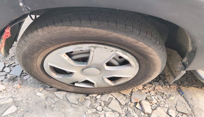 2017 Mahindra Scorpio S4 PLUS 4WD 1.99 INTELLI-HYBRID, Diesel, Manual, 1,42,190 km, tyre