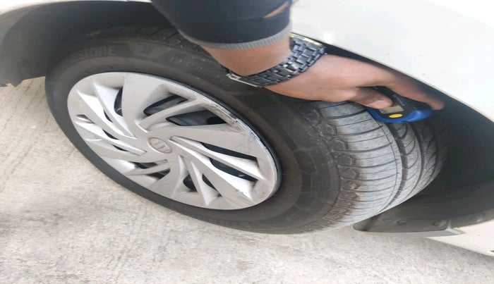 2021 Maruti Ertiga VXI CNG, Petrol, Manual, 94,306 km, tyre