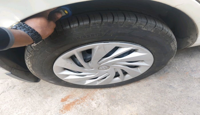 2021 Maruti Ertiga VXI CNG, Petrol, Manual, 94,306 km, tyre