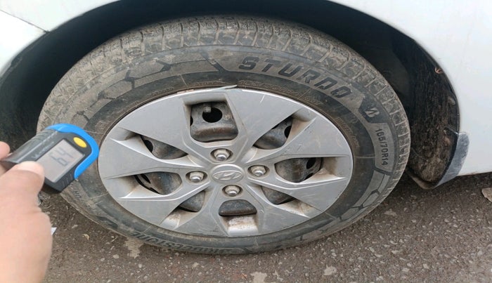 2015 Hyundai Xcent S 1.2, Petrol, Manual, 69,661 km, tyre