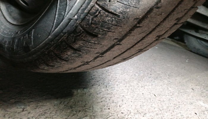 2014 Maruti Alto 800 LXI CNG, Petrol, Manual, 1,17,032 km, tyre