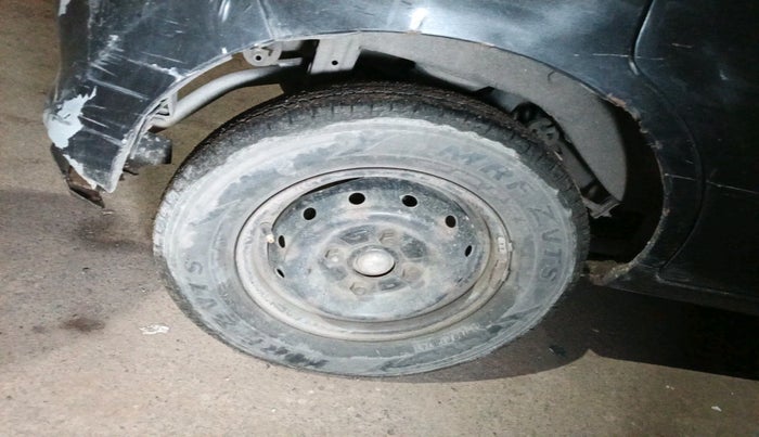 2014 Maruti Alto 800 LXI CNG, Petrol, Manual, 1,17,032 km, tyre