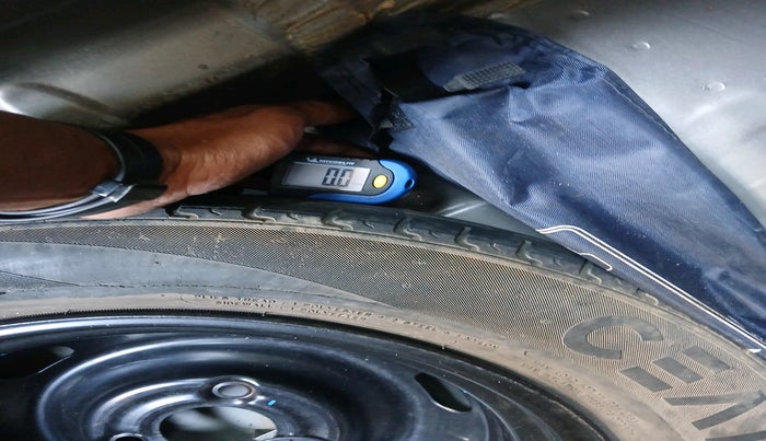 2017 Renault Kwid CLIMBER 1.0 AMT, Petrol, Automatic, 48,213 km, tyre