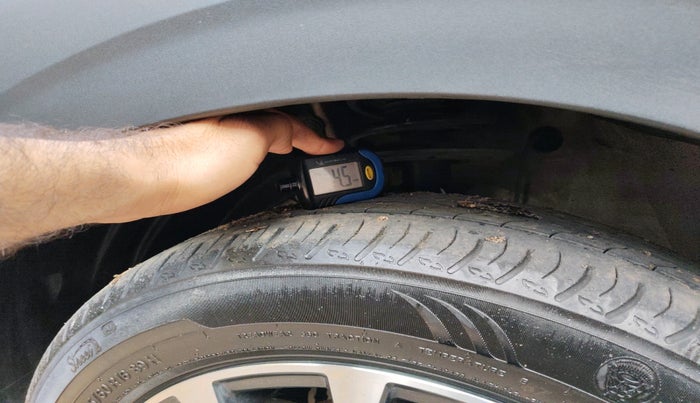 2022 Maruti XL6 ALPHA AT, Petrol, Automatic, 26,054 km, tyre