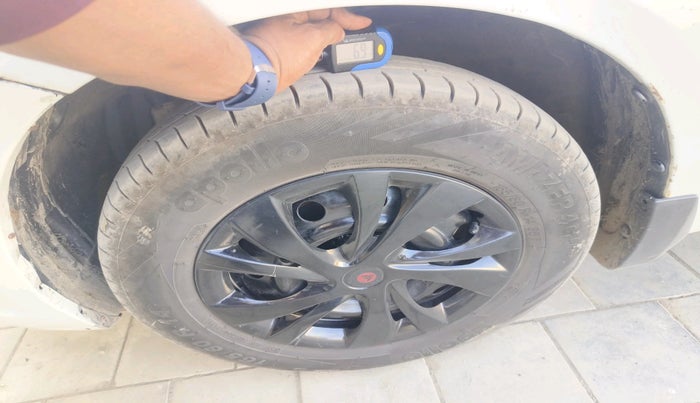 2015 Maruti Swift Dzire VDI, Diesel, Manual, 1,03,495 km, tyre