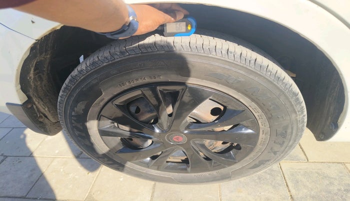 2015 Maruti Swift Dzire VDI, Diesel, Manual, 1,03,495 km, tyre