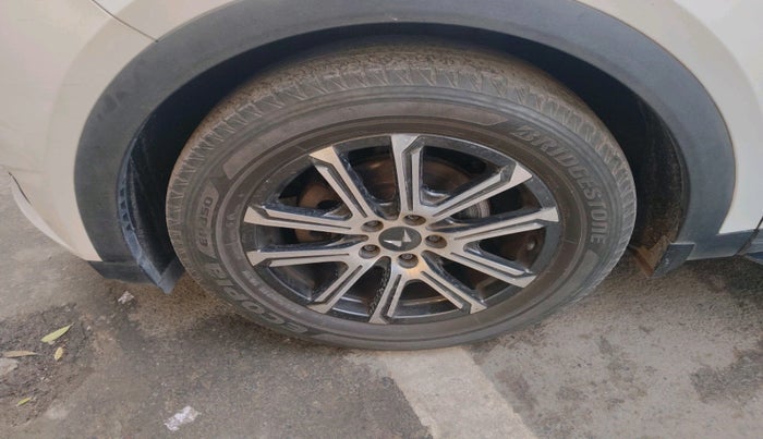 2022 Mahindra XUV700 AX 7 P AT 7 STR, Petrol, Automatic, 17,053 km, tyre