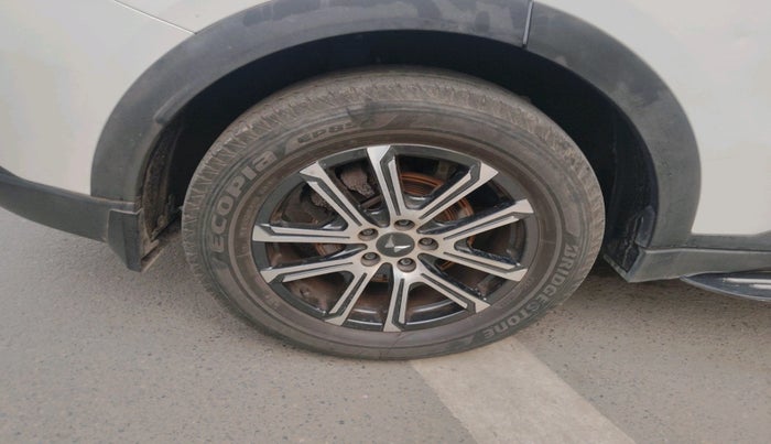 2022 Mahindra XUV700 AX 7 P AT 7 STR, Petrol, Automatic, 17,053 km, tyre