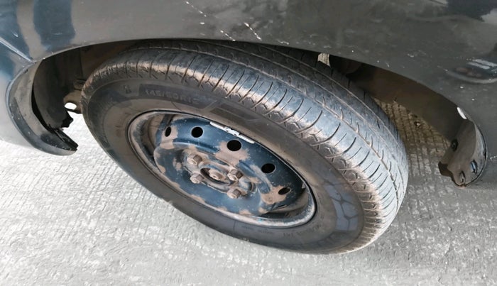 2014 Maruti Alto 800 LXI CNG, Petrol, Manual, 1,03,821 km, tyre