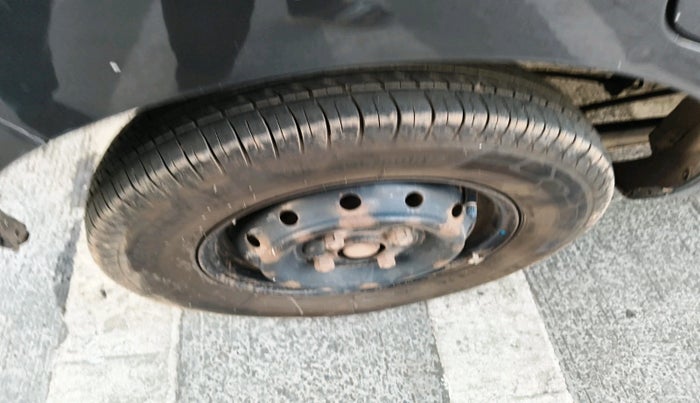 2014 Maruti Alto 800 LXI CNG, Petrol, Manual, 1,03,821 km, tyre