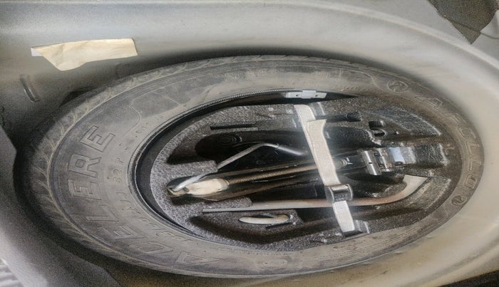 2011 Skoda Fabia ELEGANCE 1.2 MPI, Petrol, Manual, 1,06,135 km, tyre