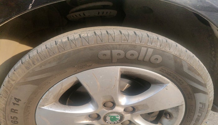 2011 Skoda Fabia ELEGANCE 1.2 MPI, Petrol, Manual, 1,06,135 km, tyre