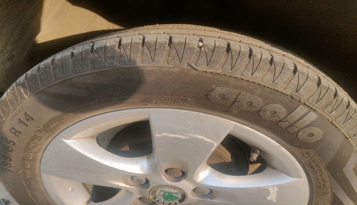 2011 Skoda Fabia ELEGANCE 1.2 MPI, Petrol, Manual, 1,06,135 km, tyre