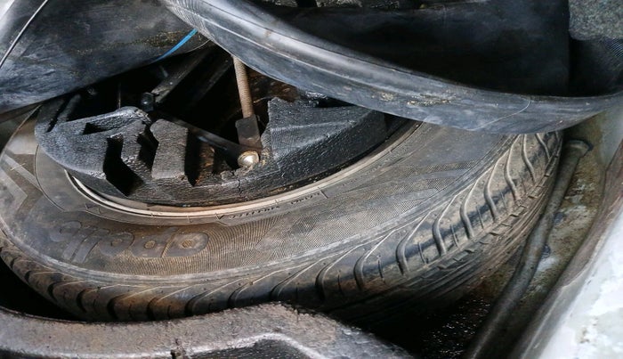 2016 Volkswagen Vento HIGHLINE DIESEL 1.5, Diesel, Manual, 80,745 km, tyre