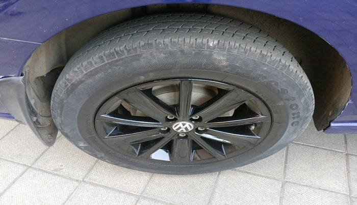 2016 Volkswagen Vento HIGHLINE DIESEL 1.5, Diesel, Manual, 80,745 km, tyre