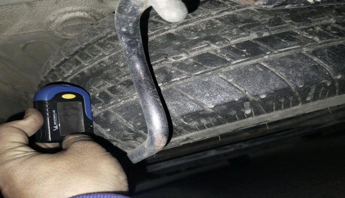 2017 Maruti Ertiga VXI, Petrol, Manual, 1,25,365 km, tyre