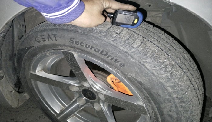 2017 Maruti Ertiga VXI, Petrol, Manual, 1,25,365 km, tyre