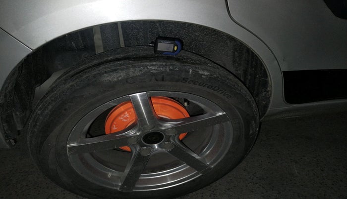 2017 Maruti Ertiga VXI, Petrol, Manual, 1,25,365 km, tyre