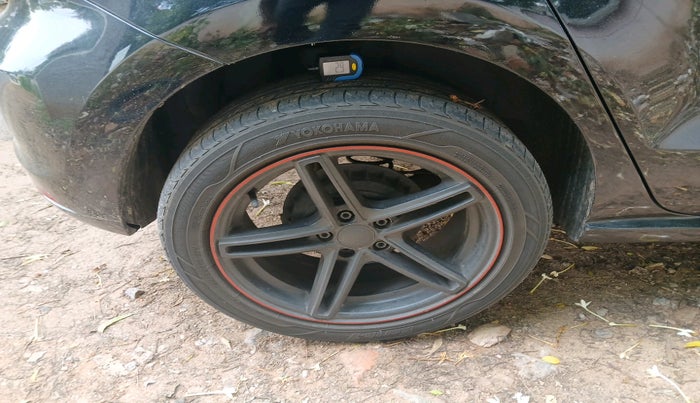 2014 Volkswagen Polo COMFORTLINE 1.2 Diesel, Diesel, Manual, 1,23,800 km, tyre