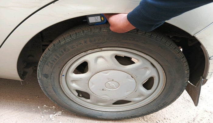 2011 Chevrolet Beat LT PETROL, Petrol, Manual, 81,059 km, tyre