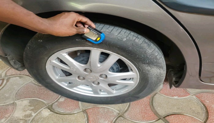 2013 Honda Brio VX AT, Petrol, Automatic, 61,122 km, tyre