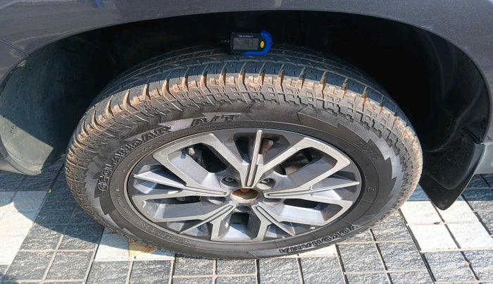 2019 Renault Duster 110 PS RXZ DIESEL, Diesel, Manual, 1,15,425 km, tyre