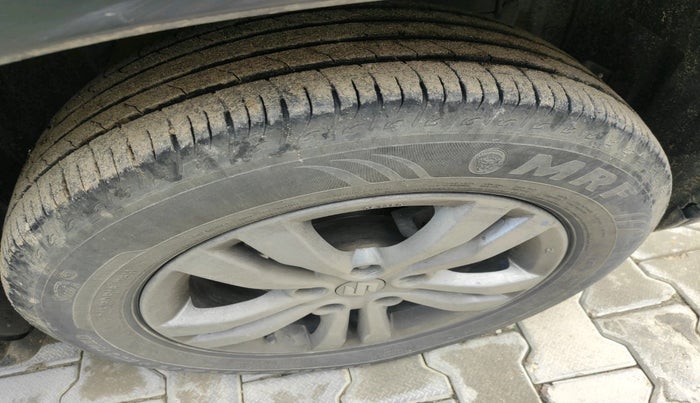 2016 Maruti Vitara Brezza ZDI, Diesel, Manual, 1,59,298 km, tyre