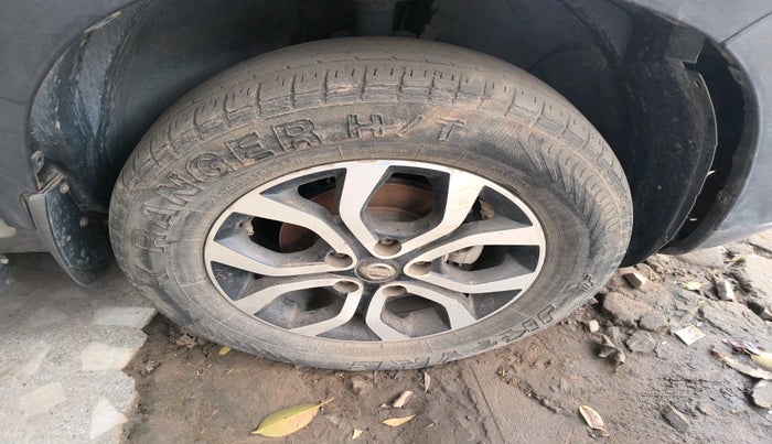 2015 Nissan Terrano XL D PLUS, Diesel, Manual, 1,04,631 km, tyre