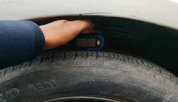 2012 Maruti Swift VXI, Petrol, Manual, 69,955 km, tyre