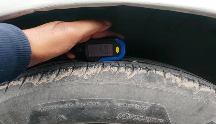 2012 Maruti Swift VXI, Petrol, Manual, 69,955 km, tyre