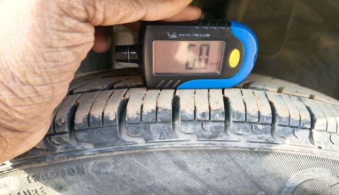 2016 Renault Kwid RXT 0.8, Petrol, Manual, 49,842 km, tyre