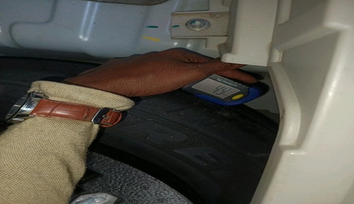 2021 Mahindra XUV300 W8 (O) 1.2 PETROL AMT, Petrol, Automatic, 32,638 km, tyre