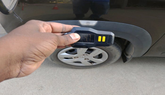 2017 Renault Kwid RXL, Petrol, Manual, 14,372 km, tyre