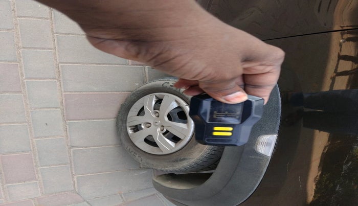 2017 Renault Kwid RXL, Petrol, Manual, 14,372 km, tyre