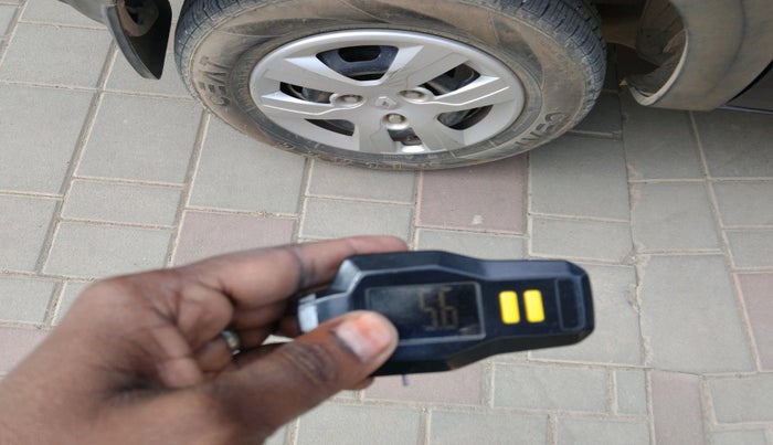 2017 Renault Kwid RXL, Petrol, Manual, 14,372 km, tyre