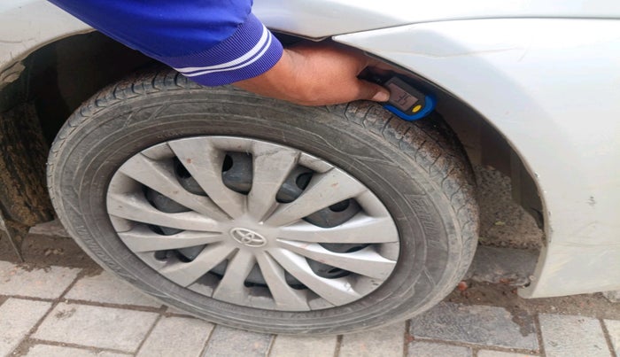 2011 Toyota Etios G, Petrol, Manual, 83,695 km, tyre