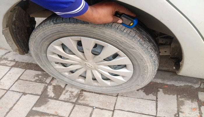 2011 Toyota Etios G, Petrol, Manual, 83,695 km, tyre