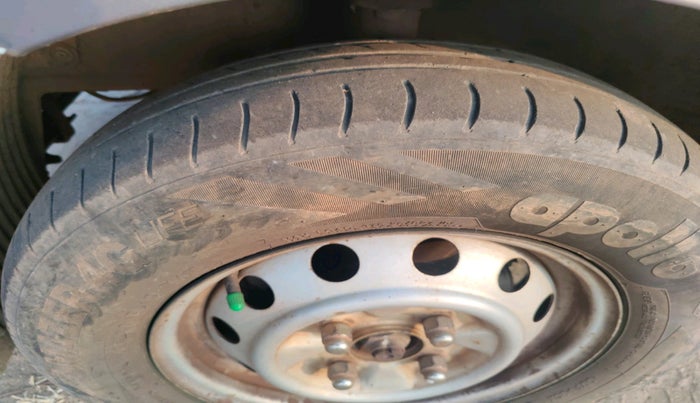 2013 Hyundai Eon ERA + LPG, Petrol, Manual, 79,686 km, tyre