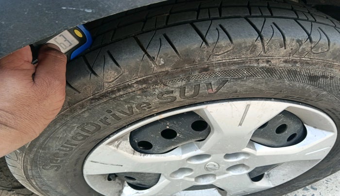 2021 Mahindra XUV300 W6 1.2 PETROL, Petrol, Manual, 59,987 km, tyre