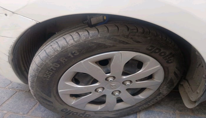 2015 Hyundai Eon SPORTZ, Petrol, Manual, 45,780 km, tyre