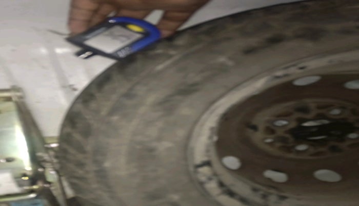 2015 Hyundai Eon SPORTZ, Petrol, Manual, 45,780 km, tyre