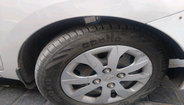 2015 Hyundai Eon SPORTZ, Petrol, Manual, 45,780 km, tyre